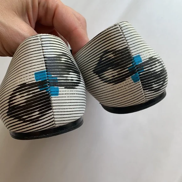 PRADA Graphic-Lips Printed Pointed Toe Ballet Flat White Blue Women’s Size 37.5 - Picture 8 of 13